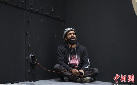 股票配资专业平台 抗议者要求加沙停火 美参议院大厅现“血迹斑斑”美钞