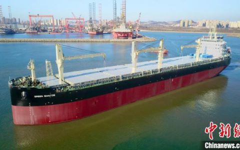 配资公司排名 中国首制世界最大多用途纸浆运输船在辽宁大连命名交付