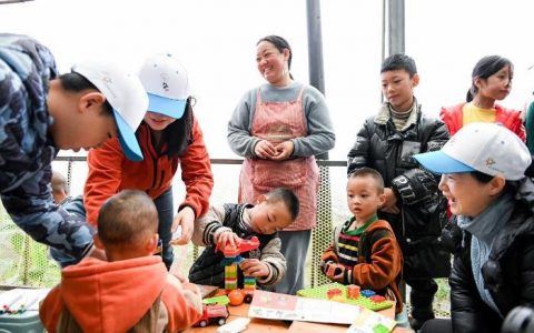 配资平台 菲仕兰志愿者为四川马边困境儿童送营养和关爱