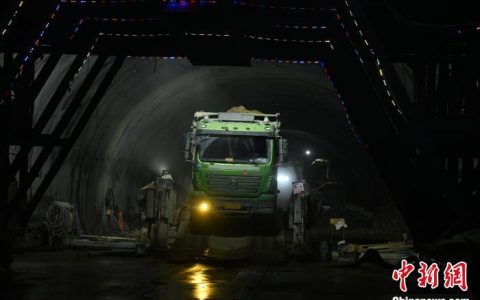 炒股配资开户 重庆渝遂高速复线缙云山隧道左线贯通