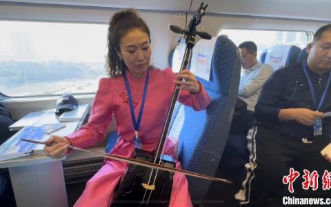 股票配资网173 “向西一步去滑雪”主题专列北京首发