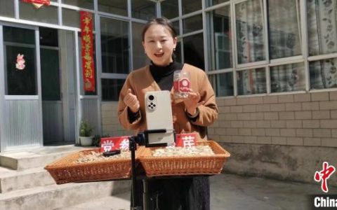 配资门户 甘肃岷县：农业车间里的女工忙