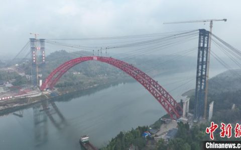 股票配资软件 陕西镇巴至四川广安高速公路白马渠江特大桥合龙