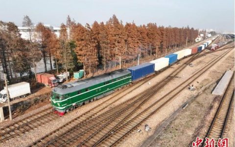 配资公司排名 2024年度首列“中欧班列-上海号”开行 为共建“一带一路”注入澎湃动力