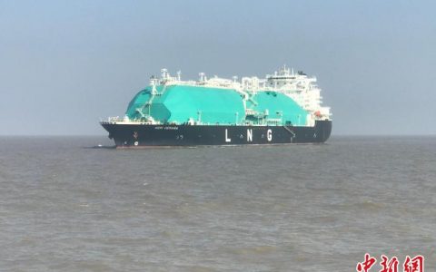 苏州股票配资 新年首日5.9万吨液化天然气运抵洋山港